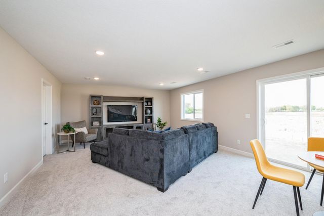 8660 Edmonson Way NE, Monticello, MN 55362