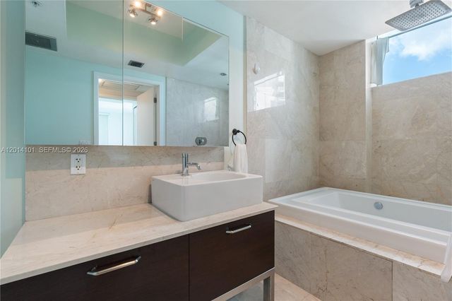 218 SE 14th St 2208, Miami, FL 33131