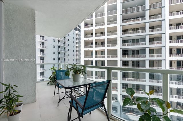 218 SE 14th St 2208, Miami, FL 33131