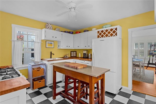 8 Sanford Street, Newport, RI 02840