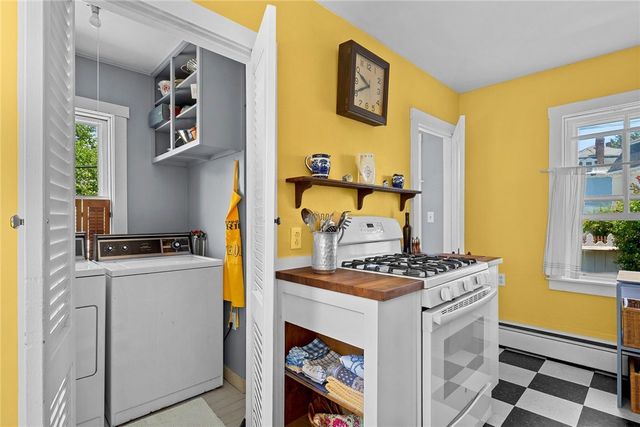 8 Sanford Street, Newport, RI 02840
