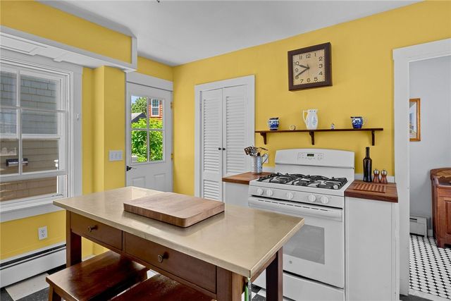 8 Sanford Street, Newport, RI 02840
