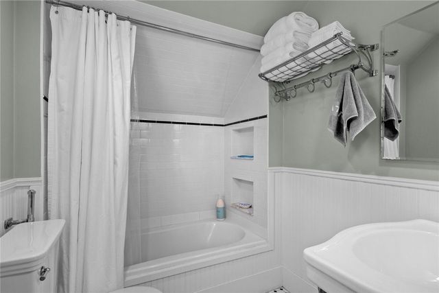 8 Sanford Street, Newport, RI 02840