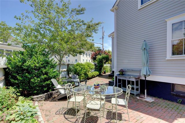 8 Sanford Street, Newport, RI 02840