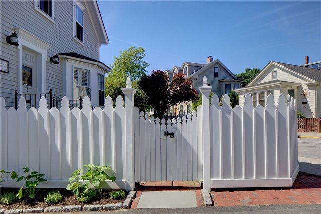 8 Sanford Street, Newport, RI 02840