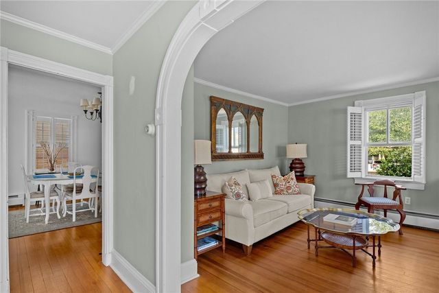 8 Sanford Street, Newport, RI 02840