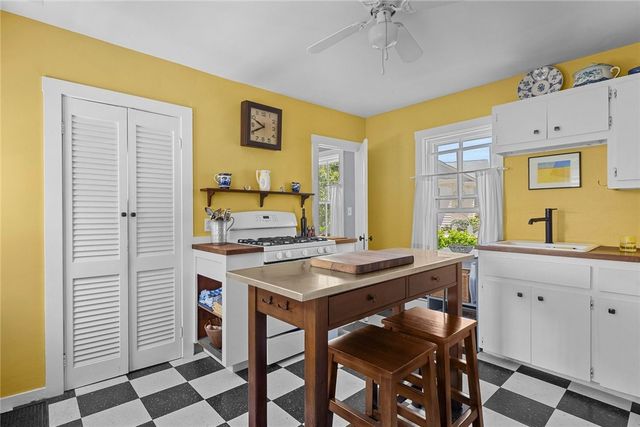 8 Sanford Street, Newport, RI 02840