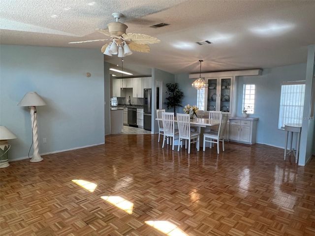 11300 124TH AVENUE 40, Largo, FL 33778