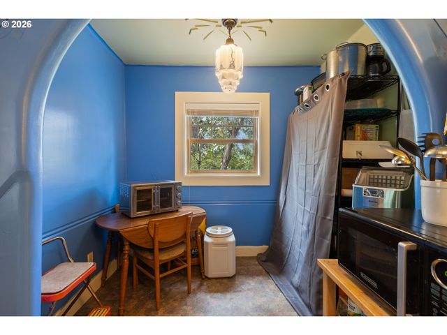 1365 Se OVERLOOK Ave, Roseburg, OR 97470