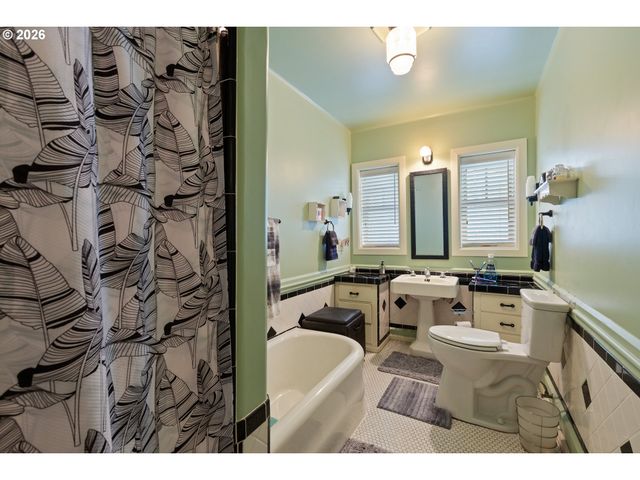 1365 Se OVERLOOK Ave, Roseburg, OR 97470