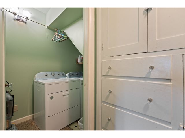 1365 Se OVERLOOK Ave, Roseburg, OR 97470