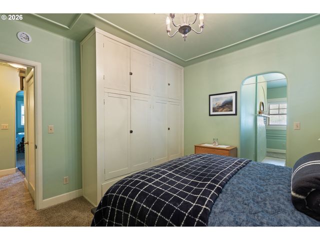 1365 Se OVERLOOK Ave, Roseburg, OR 97470