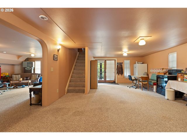 1365 Se OVERLOOK Ave, Roseburg, OR 97470