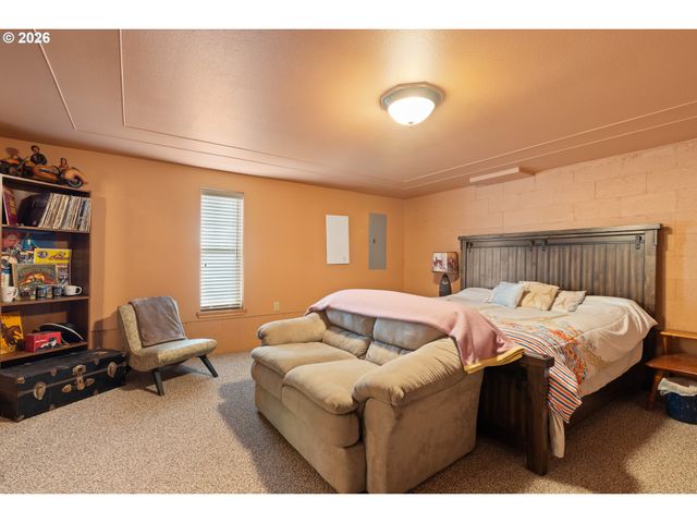 1365 Se OVERLOOK Ave, Roseburg, OR 97470