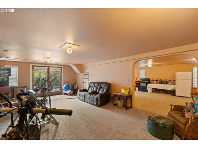 1365 Se OVERLOOK Ave, Roseburg, OR 97470