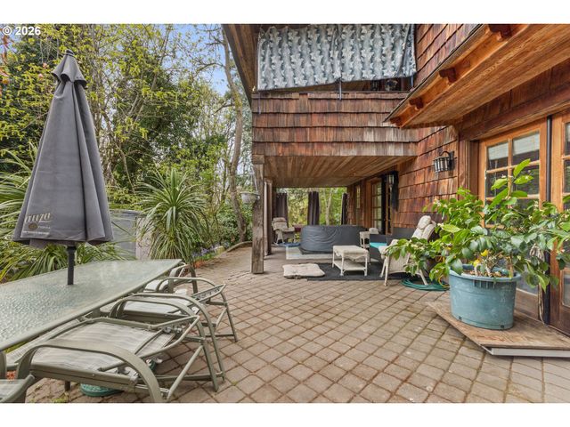 1365 Se OVERLOOK Ave, Roseburg, OR 97470