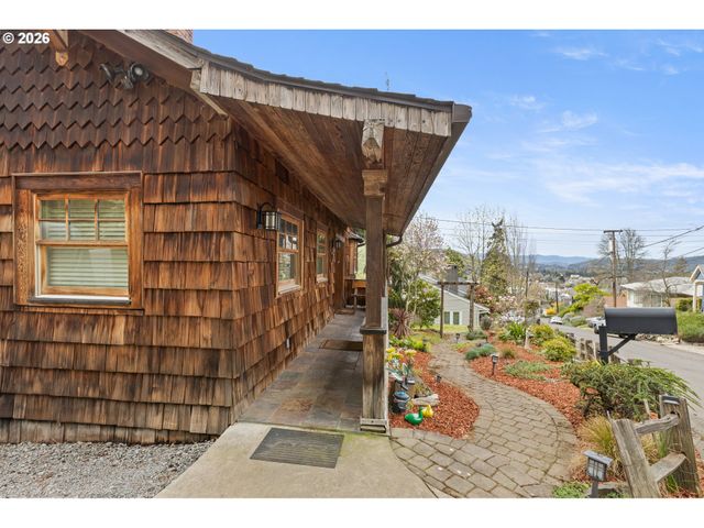 1365 Se OVERLOOK Ave, Roseburg, OR 97470