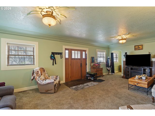 1365 Se OVERLOOK Ave, Roseburg, OR 97470