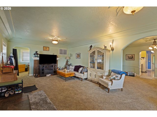 1365 Se OVERLOOK Ave, Roseburg, OR 97470