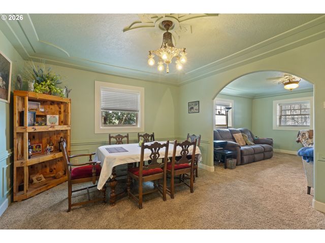 1365 Se OVERLOOK Ave, Roseburg, OR 97470