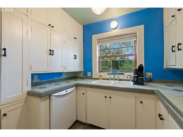 1365 Se OVERLOOK Ave, Roseburg, OR 97470