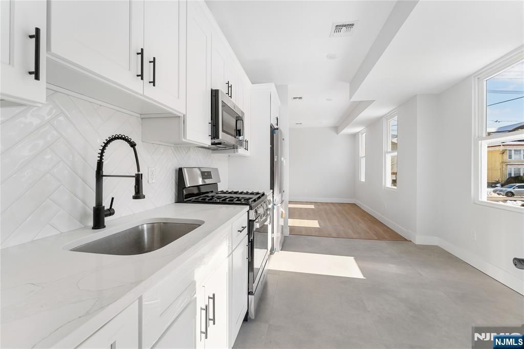 977 Sanford Avenue, Irvington, NJ 07111