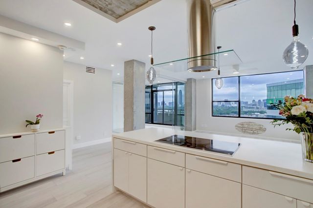 14 Greenway Plaza 15L, Houston, TX 77046