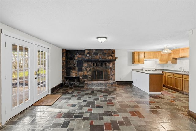 50 Plymouth Blvd, Westport, MA 02790