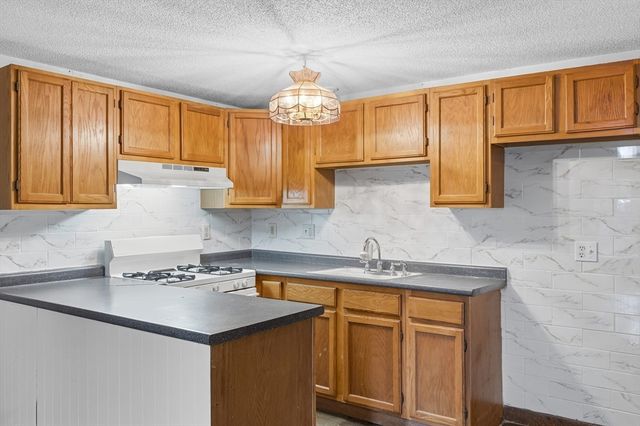 50 Plymouth Blvd, Westport, MA 02790