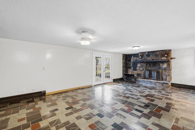 50 Plymouth Blvd, Westport, MA 02790