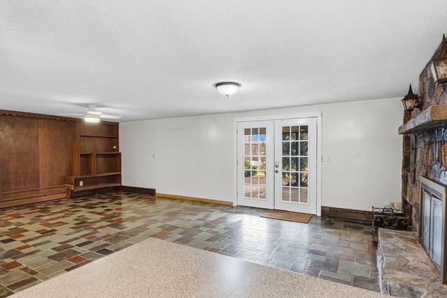 50 Plymouth Blvd, Westport, MA 02790