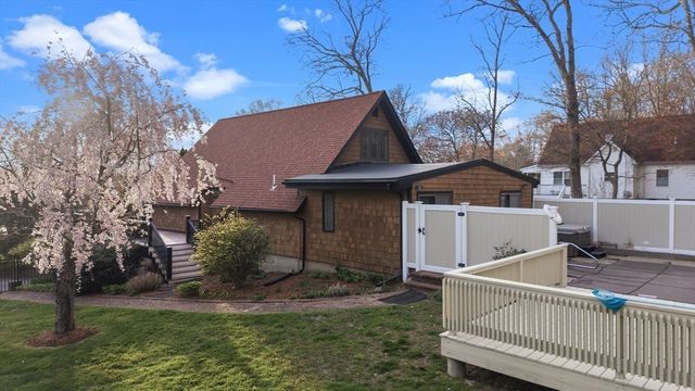 50 Plymouth Blvd, Westport, MA 02790