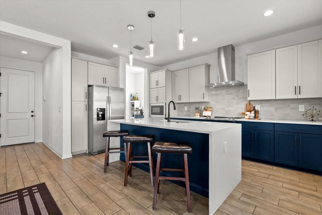 Image 16 of property listing at 8330 ABALONE LOOP, Parrish, FL 34219