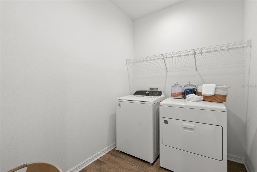 Image 31 of property listing at 8330 ABALONE LOOP, Parrish, FL 34219