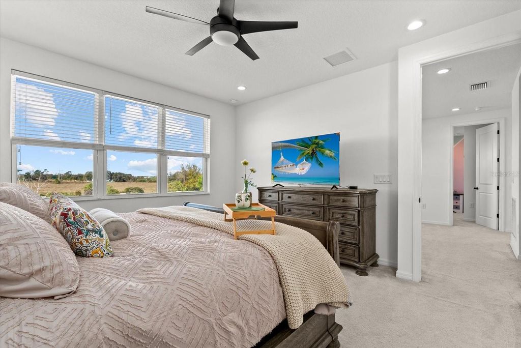 Image 7 of property listing at 8330 ABALONE LOOP, Parrish, FL 34219