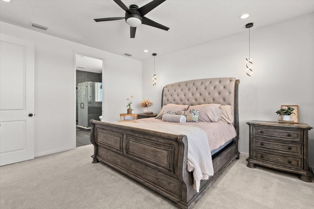 Image 8 of property listing at 8330 ABALONE LOOP, Parrish, FL 34219