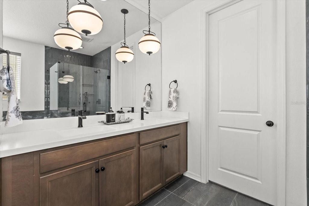 Image 10 of property listing at 8330 ABALONE LOOP, Parrish, FL 34219