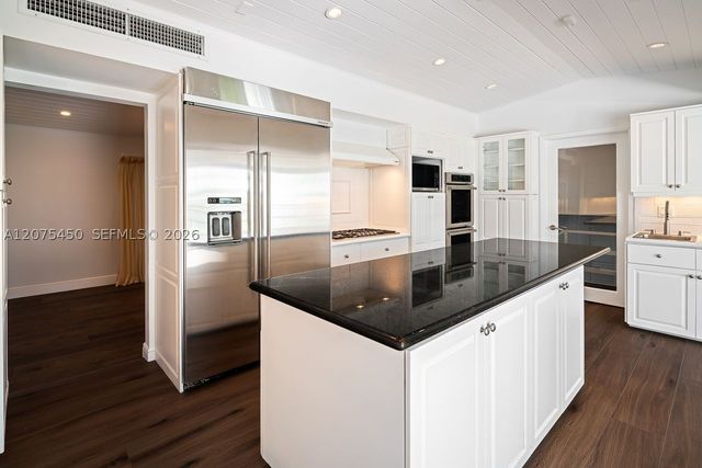 669 S Mashta Dr, Key Biscayne, FL 33149