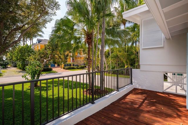 669 S Mashta Dr, Key Biscayne, FL 33149