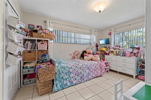 11740 NW 33rd St, Sunrise, FL 33323