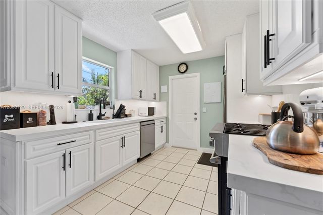 11740 NW 33rd St, Sunrise, FL 33323