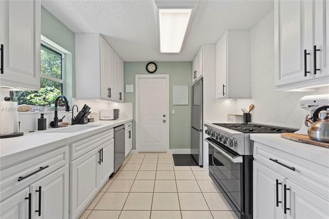 11740 NW 33rd St, Sunrise, FL 33323