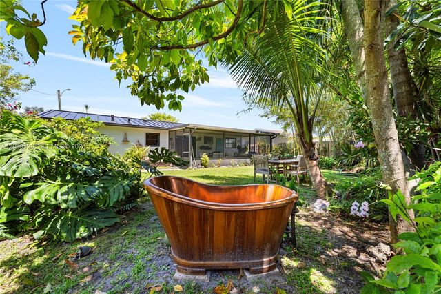 11740 NW 33rd St, Sunrise, FL 33323