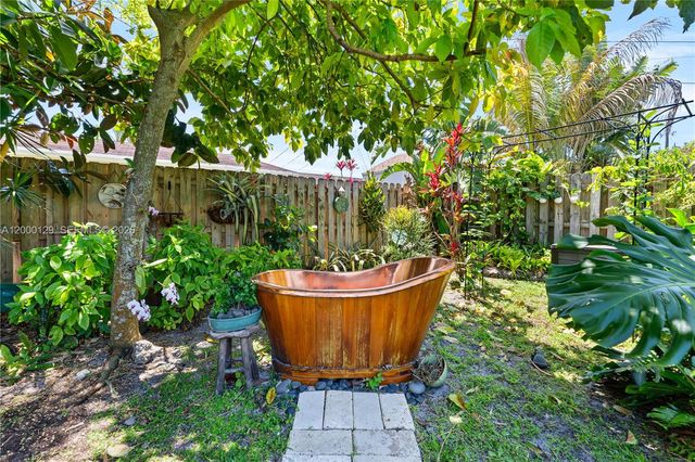 11740 NW 33rd St, Sunrise, FL 33323