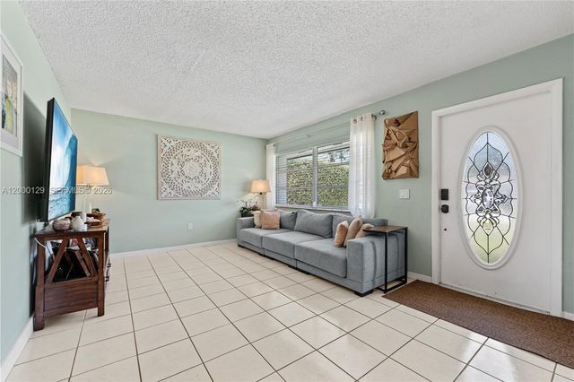 11740 NW 33rd St, Sunrise, FL 33323