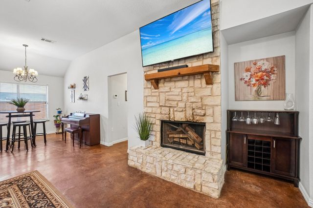 229 S Lakeview Drive, Lake Dallas, TX 75065
