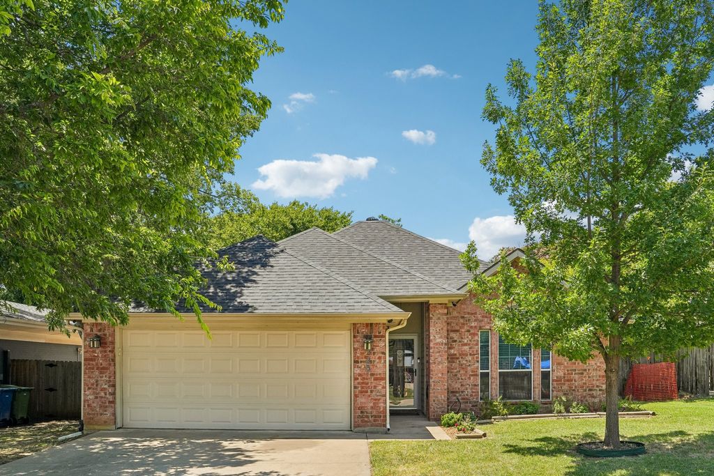 229 S Lakeview Drive, Lake Dallas, TX 75065