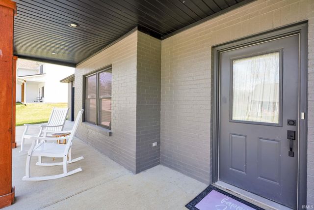 526 E Lucy Lane, Ellettsville, IN 47429