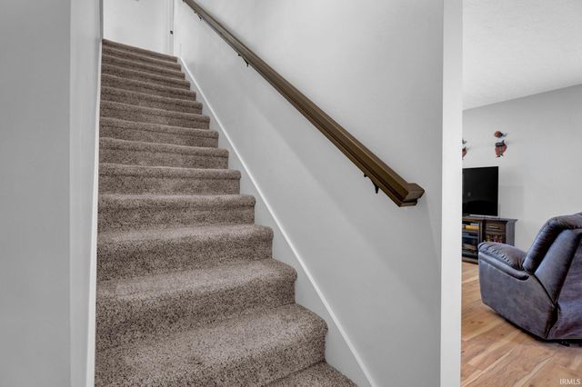 526 E Lucy Lane, Ellettsville, IN 47429