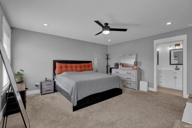 526 E Lucy Lane, Ellettsville, IN 47429